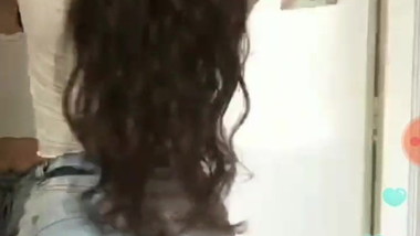 Morena shortinho socado (Bigo)