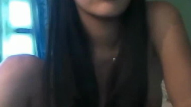 pretty girl shows on cam