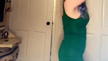 L dancing in her beedroom for me