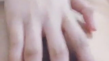 My girlfriend sends a video while playing with her vagina