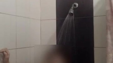 Singaporean teen with fantastic boobs.