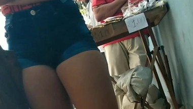 Loirinha linda de shortinho Nice teen shorts