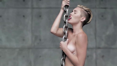Miley Cyrus - Bang Me Box