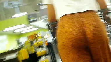 Thick Teen in Loose Pants