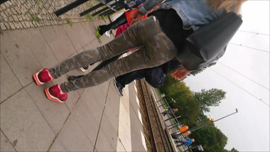 Hot jb teen in tight jeans and nice ass