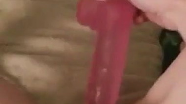 My little cousin loves to fuck herself