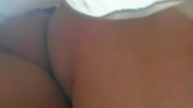 Debaixo da loirinha delicia ups blonde pussy