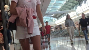 AWESOME blonde in the mall!