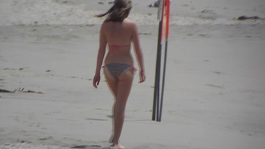 Teen Juicy ass in the beach
