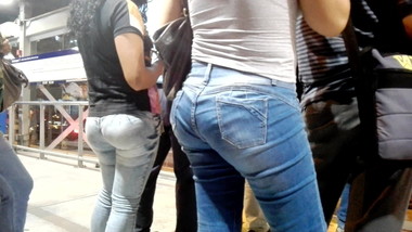 DELICIOUS ASS WAITING FOR BUS