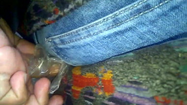 METIENDO DEDOS RAYA CULO REYNA BUS 1